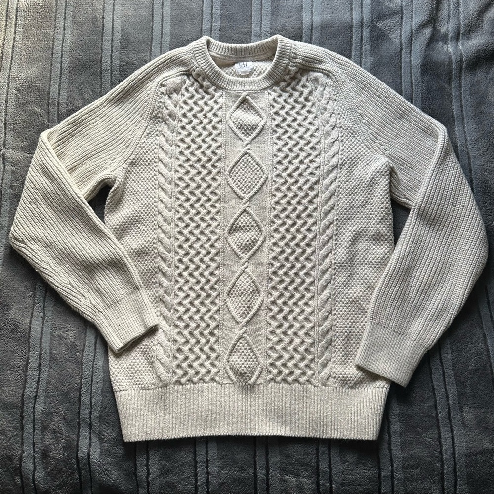 GAP cable knit sweater - Men’s size Medium